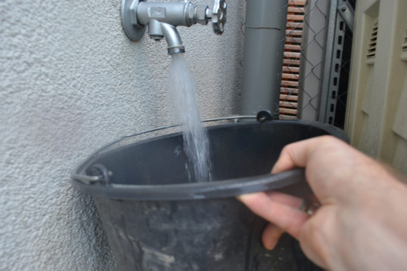 Bucket test to determine the amount of water available Irrigation